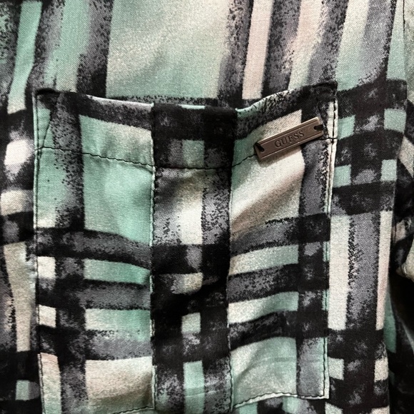 Guess button up silky plaid style top medium - Picture 4 of 5